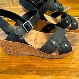 Korks wedges black leather straps
